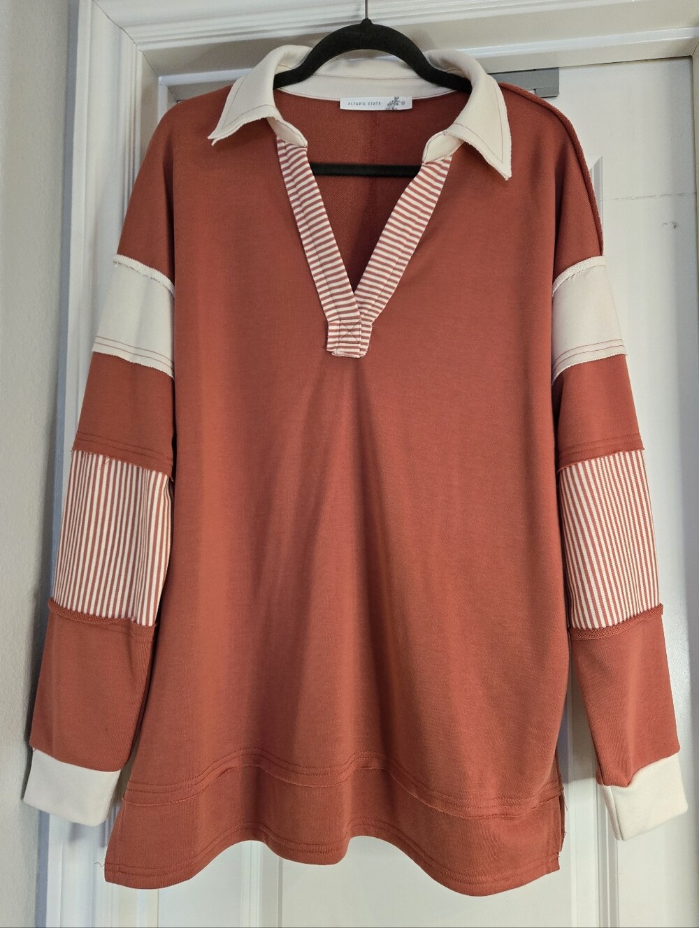 Altar'd State Rust Long-Sleeve Polo with Cream Collar, Size Medium, NWT - Picture 1 of 7